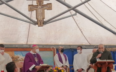 Il vescovo Russotto a Terra Promessa ha celebrato la Messa e ha incoraggiato i residenti a “vincere insieme la guerra della vita”